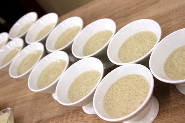 Tapiokový puding so skaramelizovanými hruškami a kardamómom - obrázok 5