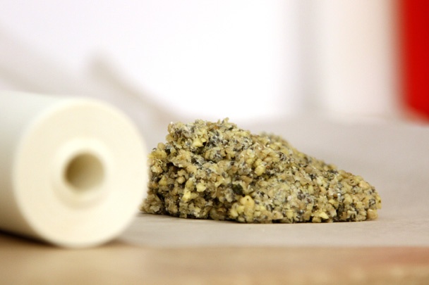 Semienková kanapka, špenátové pesto a pečená karotka - obrázok 4