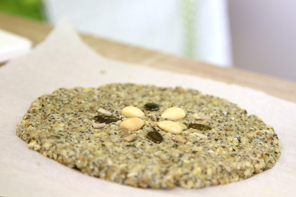 Semienková kanapka, špenátové pesto a pečená karotka - obrázok 5