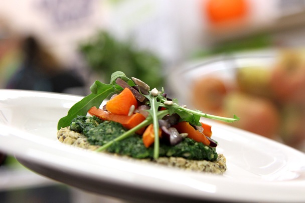 Semienková kanapka, špenátové pesto a pečená karotka - obrázok 10