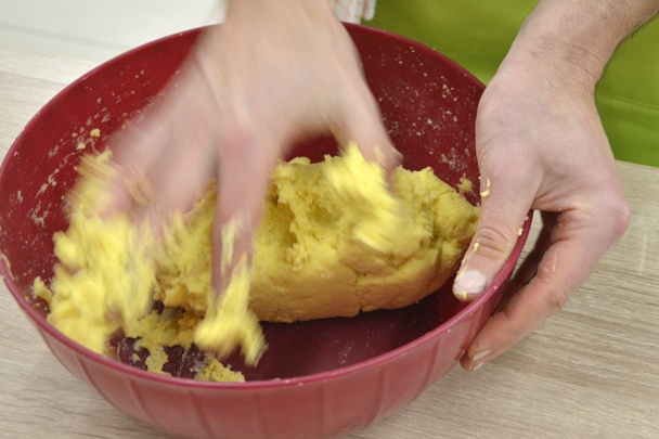 Košíčky zo slaného paprikového lineckého cesta plnené „tatarákom“ z červenej šošovice (fotorecept) - obrázok 1