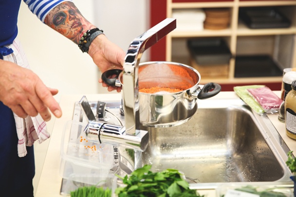 Košíčky zo slaného paprikového lineckého cesta plnené „tatarákom“ z červenej šošovice (fotorecept) - obrázok 4