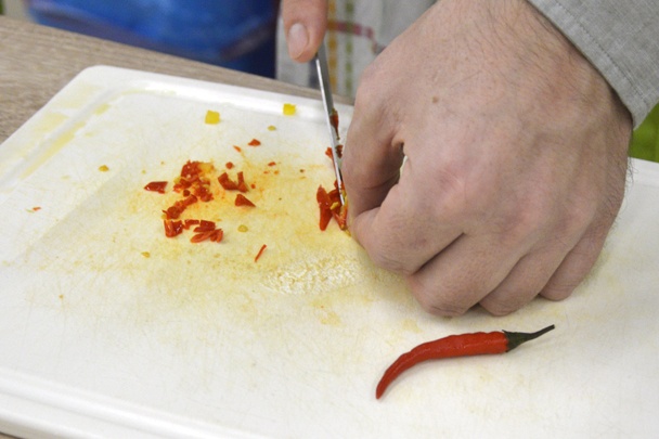 Košíčky zo slaného paprikového lineckého cesta plnené „tatarákom“ z červenej šošovice (fotorecept) - obrázok 6