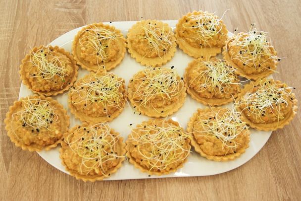 Košíčky zo slaného paprikového lineckého cesta plnené „tatarákom“ z červenej šošovice (fotorecept) - obrázok 7