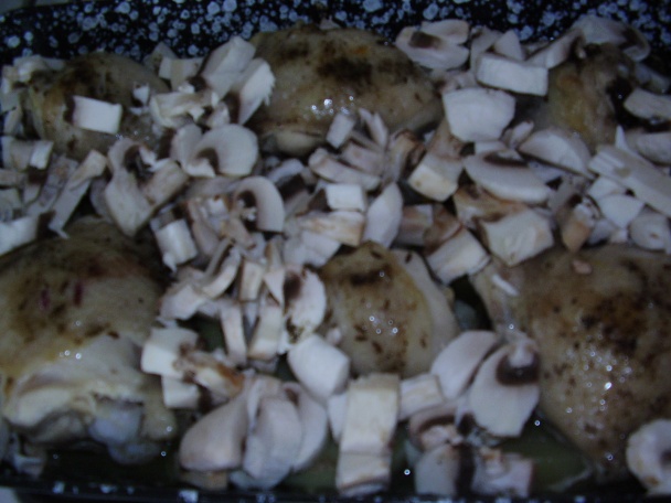 Kuracie stehná na zemiakoch so šampiňónmi - obrázok 7