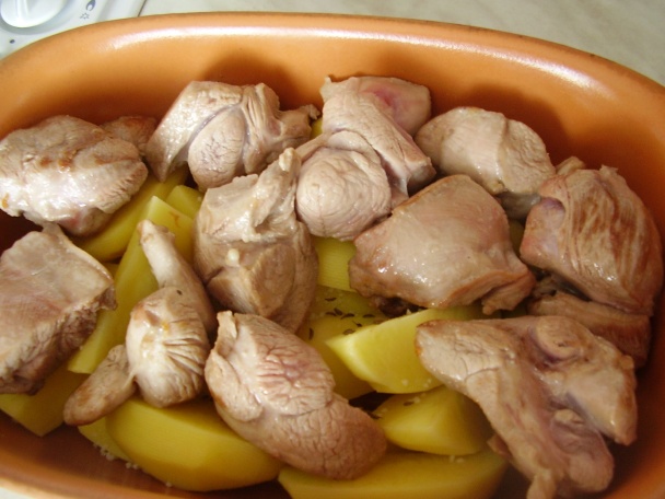 Morčacie pečené so zemiakmi a cibuľou (fotorecept) - obrázok 5