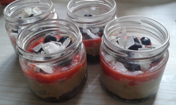 Jahodové raw košíčky a poháriky (fotorecept) - obrázok 9