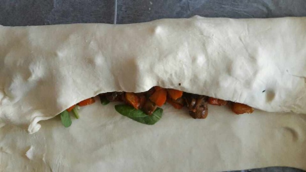 Šampiňónovo-mrkvový závin so špenátovými listami (fotorecept) - obrázok 3