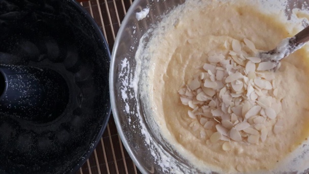 Bábovka s medom a mandľovými lupienkami (fotorecept) - obrázok 8