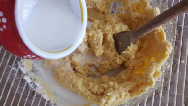 Bábovka s medom a mandľovými lupienkami (fotorecept) - obrázok 6