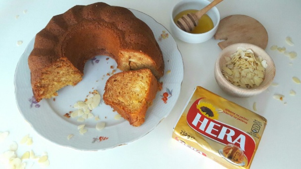 Bábovka s medom a mandľovými lupienkami (fotorecept) - obrázok 10