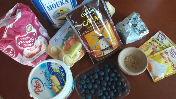 Strúhaný kakaový koláč s tvarohom a čučoriedkami (fotorecept) - obrázok 1