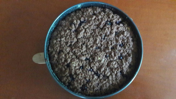 Strúhaný kakaový koláč s tvarohom a čučoriedkami (fotorecept) - obrázok 8
