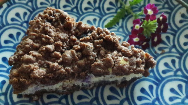 Strúhaný kakaový koláč s tvarohom a čučoriedkami (fotorecept) - obrázok 9