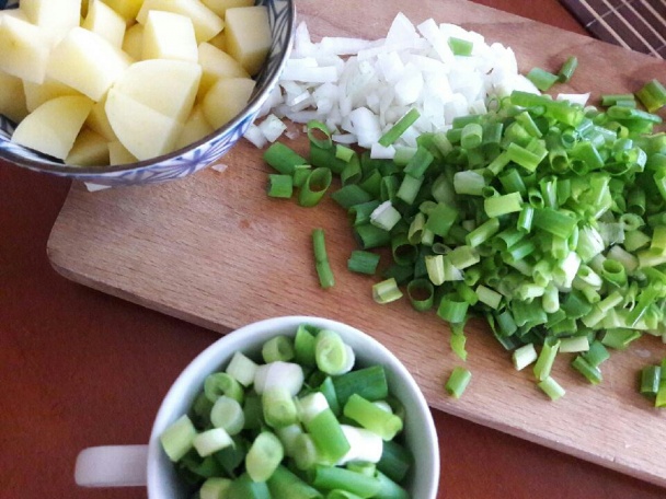 Jednoduchá francúzska zemiakovo-cibuľková polievka (fotorecept) - obrázok 2