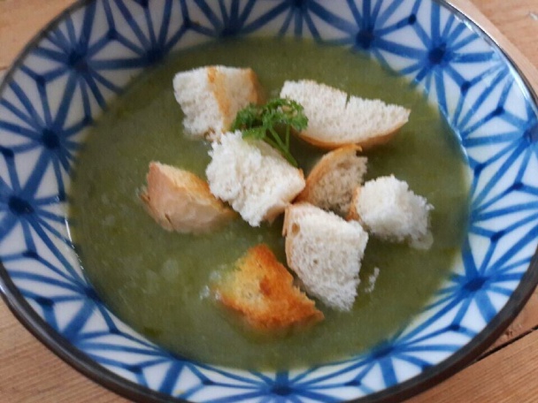 Jednoduchá francúzska zemiakovo-cibuľková polievka (fotorecept) - obrázok 3