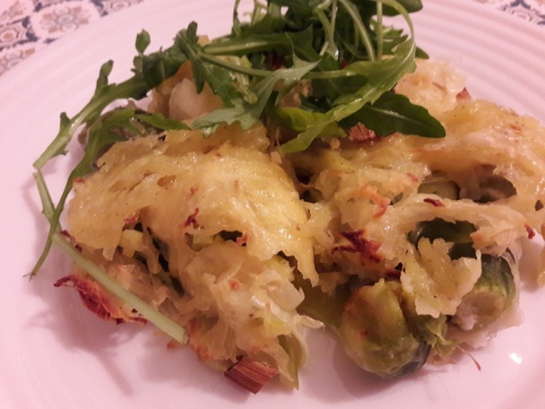 Zapečený ružičkový kel so strúhanými zemiakmi (fotorecept) - obrázok 5