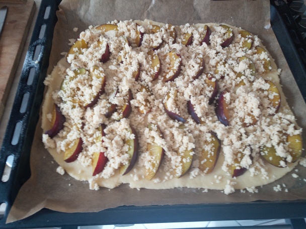 Slivkový koláč so škoricovou posýpkou - obrázok 3