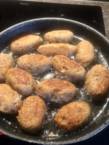 Niečo ako fašírky zo starých rožkov (fotorecept) - obrázok 17