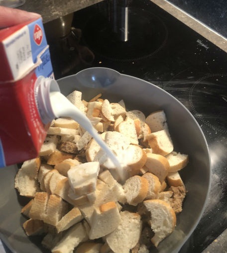 Niečo ako fašírky zo starých rožkov (fotorecept) - obrázok 3