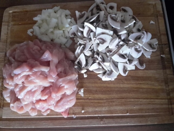 Špaldové placky plnené kuracím mäsom a šampiňónmi (fotorecept) - obrázok 1