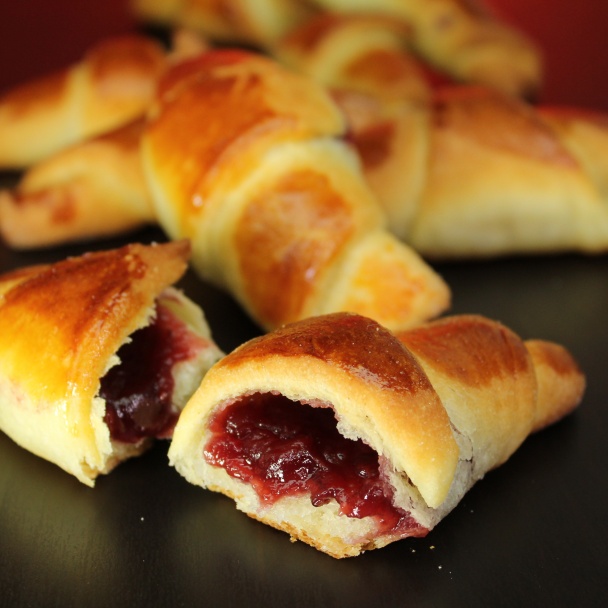 Klausove rožky s višňovou náplňou (videorecept) - obrázok 7
