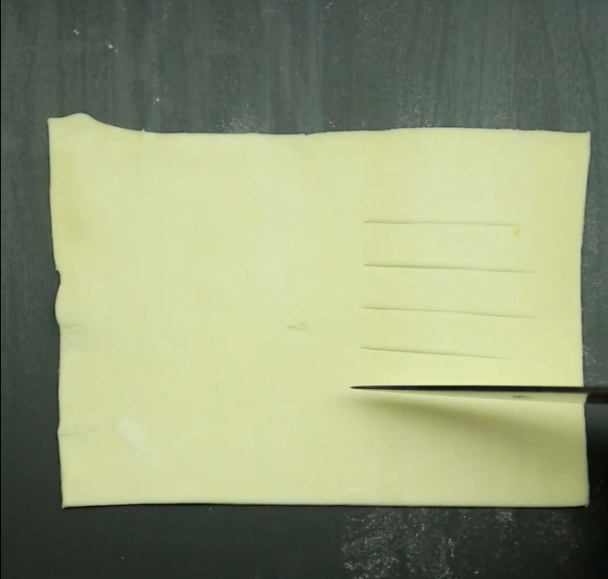 Lístkové koláčiky s marhuľovou alebo višňovou ovocnou náplňou (videorecept) - obrázok 5