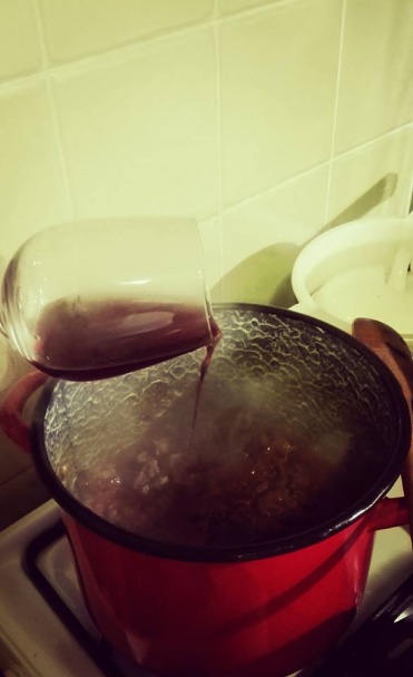 Maďarský guláš s medom a na víne (fotorecept) - obrázok 4