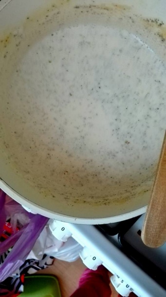 Cestoviny s kuracím mäsom a so surimi zapekané v syrovo-smotanovej omáčke (fotorecept) - obrázok 4