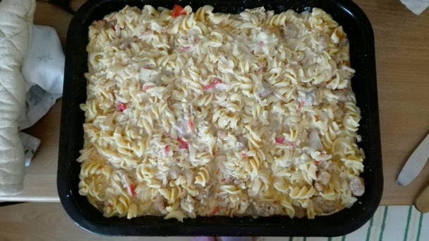 Cestoviny s kuracím mäsom a so surimi zapekané v syrovo-smotanovej omáčke (fotorecept) - obrázok 5
