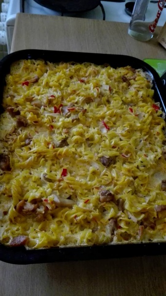 Cestoviny s kuracím mäsom a so surimi zapekané v syrovo-smotanovej omáčke (fotorecept) - obrázok 6
