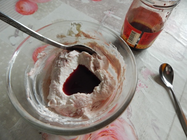 Malá torta s čučoriedkami a mascarpone krémom (fotorecept) - obrázok 3