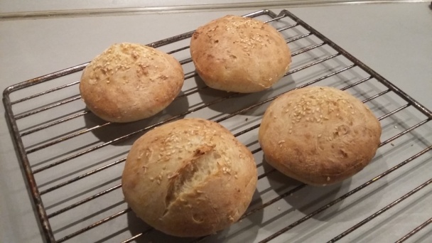 Hamburgerové žemle zo špaldovej múky - kváskové (fotorecept) - obrázok 7