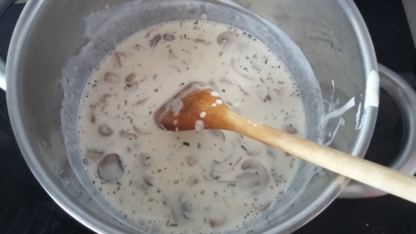 Domáce špaldové kváskové cestoviny so šampiňónovou omáčkou - obrázok 5