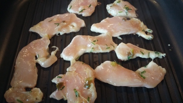 Zeleninový šalát s kuracím mäsom dvoch chutí (fotorecept) - obrázok 6