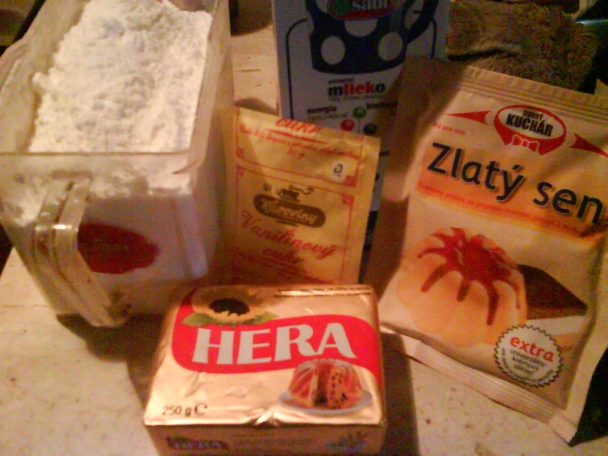 Orechový trojuholníkovy rez s vanilkovým krémom (fotorecept) - obrázok 4