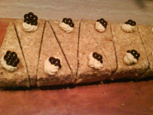 Orechový trojuholníkovy rez s vanilkovým krémom (fotorecept) - obrázok 6