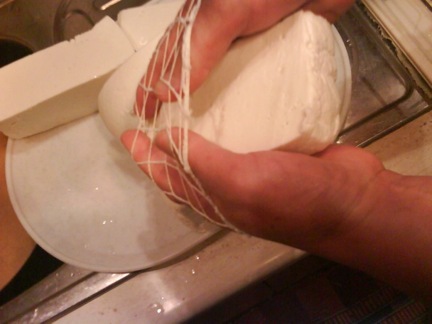 Ovčí syr údeny -  domáca výroba. (fotorecept) - obrázok 6