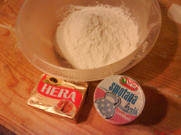 Šatočky z vanilkovým krémom z nepravého lístkového cesta (fotorecept) - obrázok 1