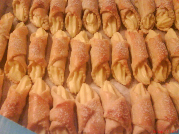 Šatočky z vanilkovým krémom z nepravého lístkového cesta (fotorecept) - obrázok 8