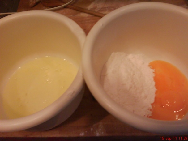 Karamelové rezy s ovocím a šľahačkou (fotorecept) - obrázok 4