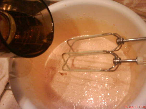 Karamelové rezy s ovocím a šľahačkou (fotorecept) - obrázok 6