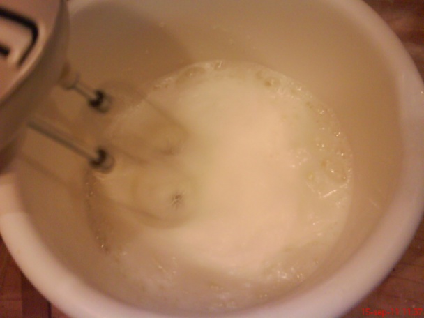 Karamelové rezy s ovocím a šľahačkou (fotorecept) - obrázok 7