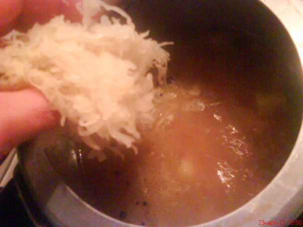 Fazuľová polievka s kapustou, mäskom a chlebovým pagáčom (fotorecept) - obrázok 3