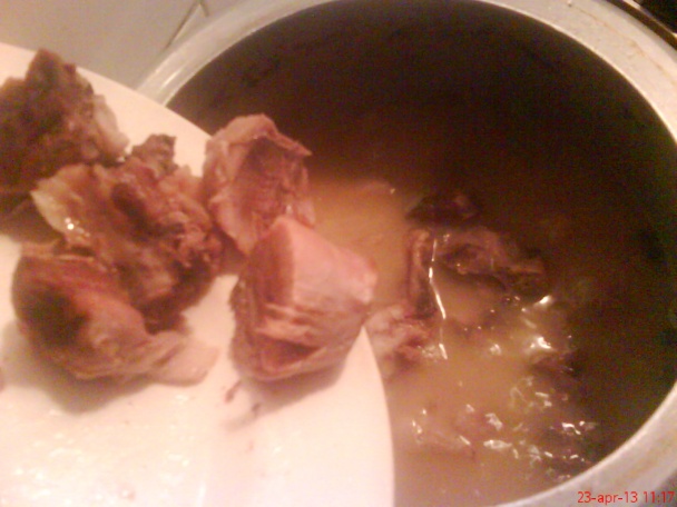 Fazuľová polievka s kapustou, mäskom a chlebovým pagáčom (fotorecept) - obrázok 4