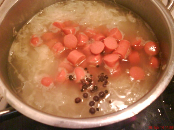 Kyslá polievka s párkom (fotorecept) - obrázok 4