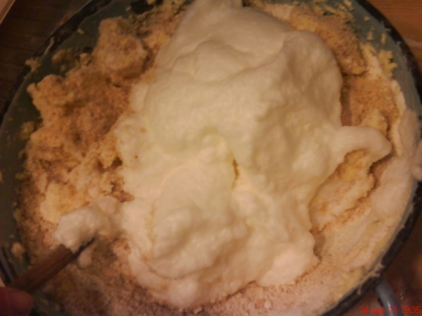 Orechový zákusok so žĺtkovou polevou (fotorecept) - obrázok 3