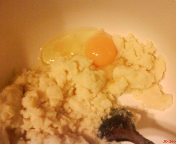 Syrové, škvarkové slimáky z kysnutého zemiakového cesta (fotorecept) - obrázok 1