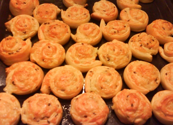 Syrové, škvarkové slimáky z kysnutého zemiakového cesta (fotorecept) - obrázok 15