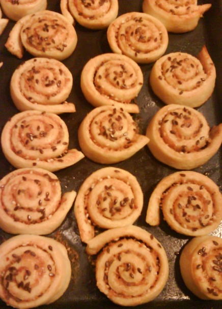 Syrové, škvarkové slimáky z kysnutého zemiakového cesta (fotorecept) - obrázok 16